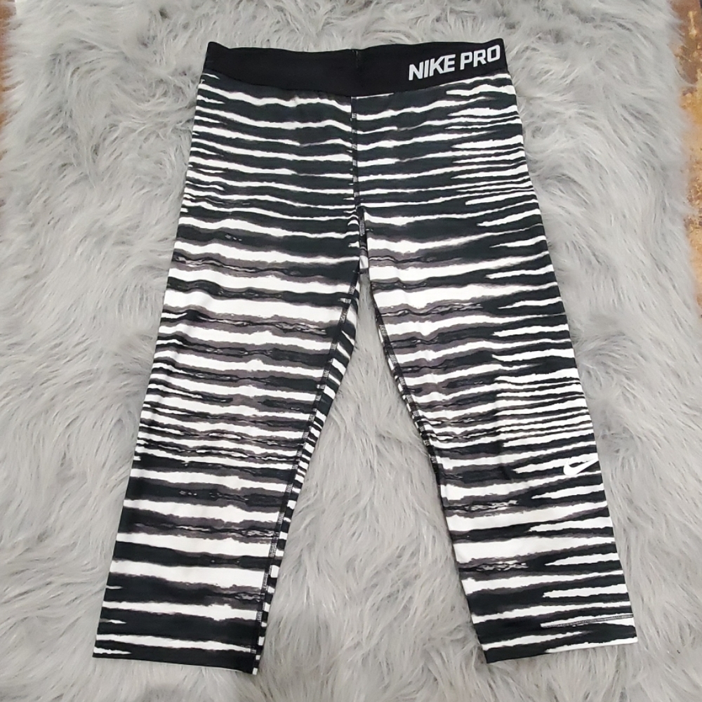Nike Pro cropped leggings